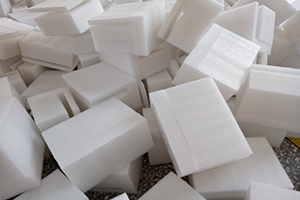 通過EPS壓實(shí)機(jī)進(jìn)行回收-社區(qū)廢棄泡沫塑料回收