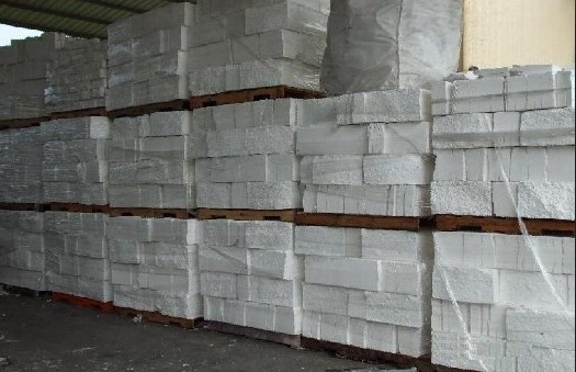 泡沫塑料污染與回收解決方案:EPS壓實機的作用